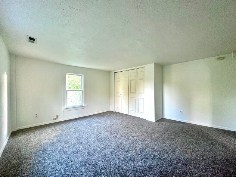Bedroom 2 - 950 Center St