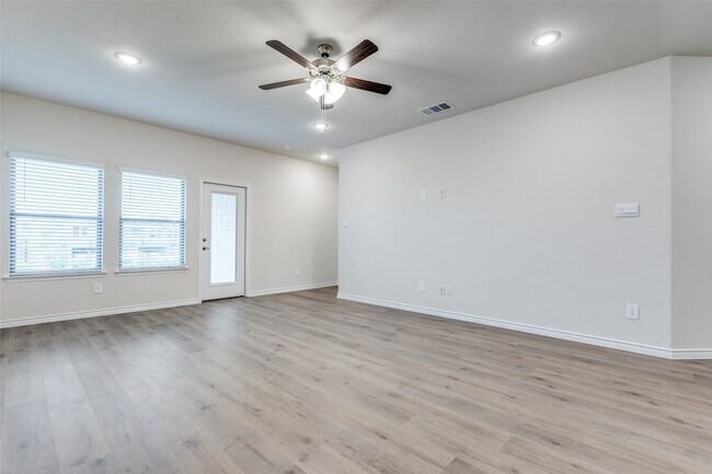 Building Photo - 240 Kistler Dr