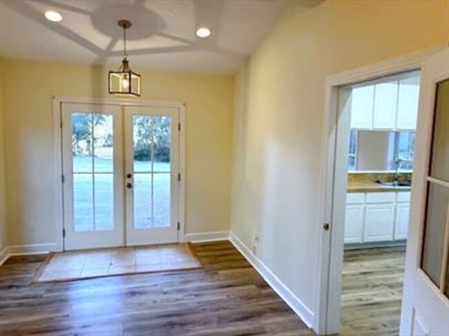 Building Photo - ***BEAUTIFUL QUAINT HOME NEAR MAYRIVER***