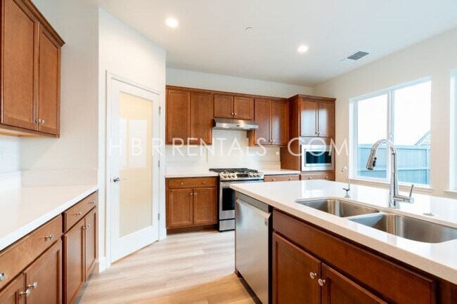 Building Photo - Spacious 4-Bedroom with 3 Full Baths in Tracy – Your Next Rental Home Awaits!