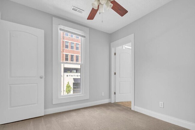 Building Photo - 645 N College Ave