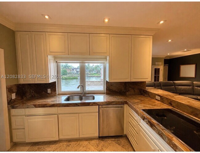 Building Photo - 470 Marquesa Dr