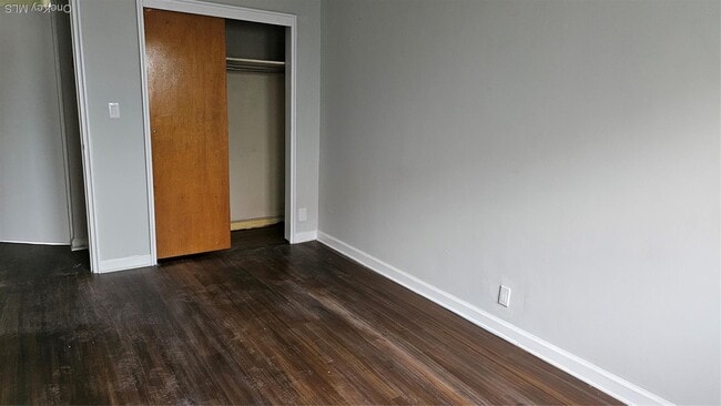 Building Photo - 25-31-31 42nd St