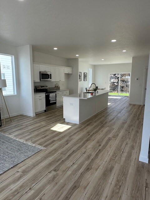 Building Photo - 425 War Room Ct