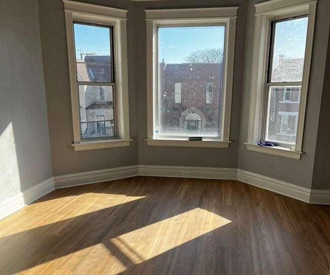 Building Photo - 1528 E 72nd St