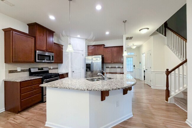 Building Photo - 907 Saratoga Dr