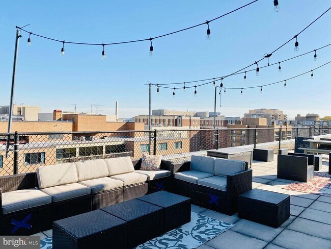 Building Photo - 730 24th St NW