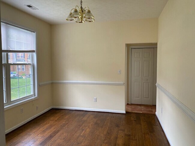 Building Photo - Available NOW in the Villages of Westminster in Williamsburg!