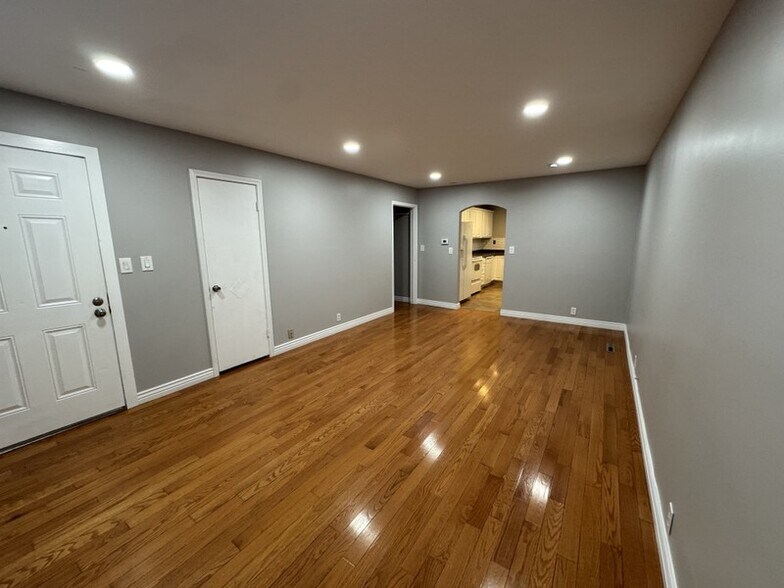 Building Photo - 974 E 50 N