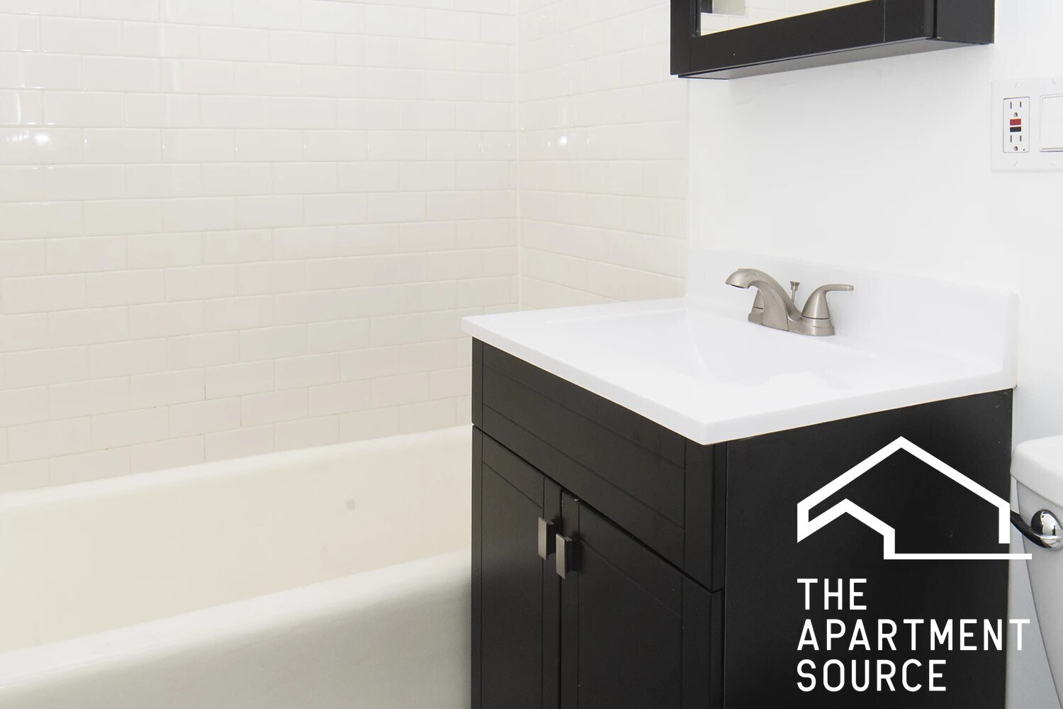 Building Photo - 3345 N Marshfield Ave