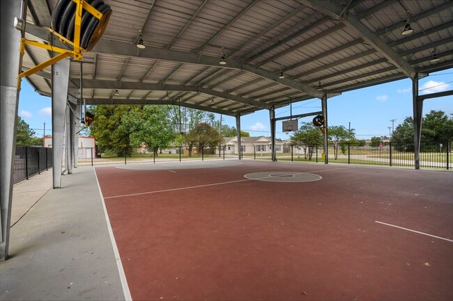 Building Photo - 628 Foster St