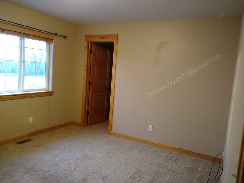 Building Photo - 983 New Holland Dr