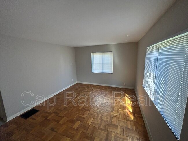 Building Photo - 107 N Hampton Rd