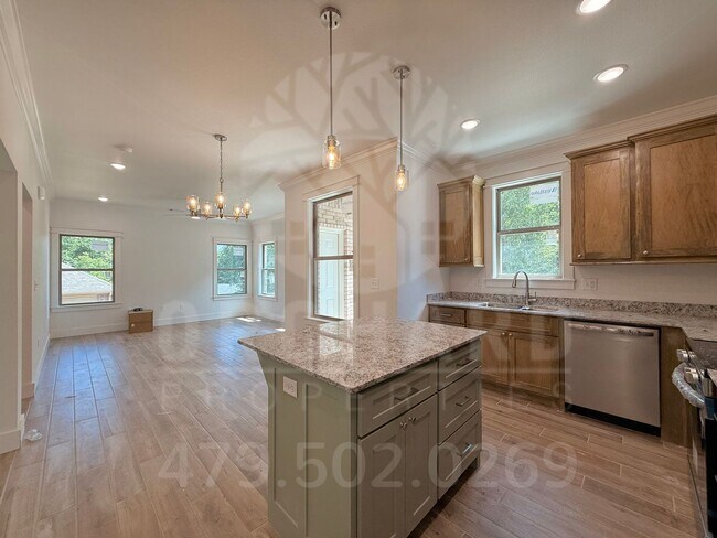 Building Photo - Bella Vista Single-Family Home- 2 Bed/ 2 Bath - Well-Crafted Camden Plan