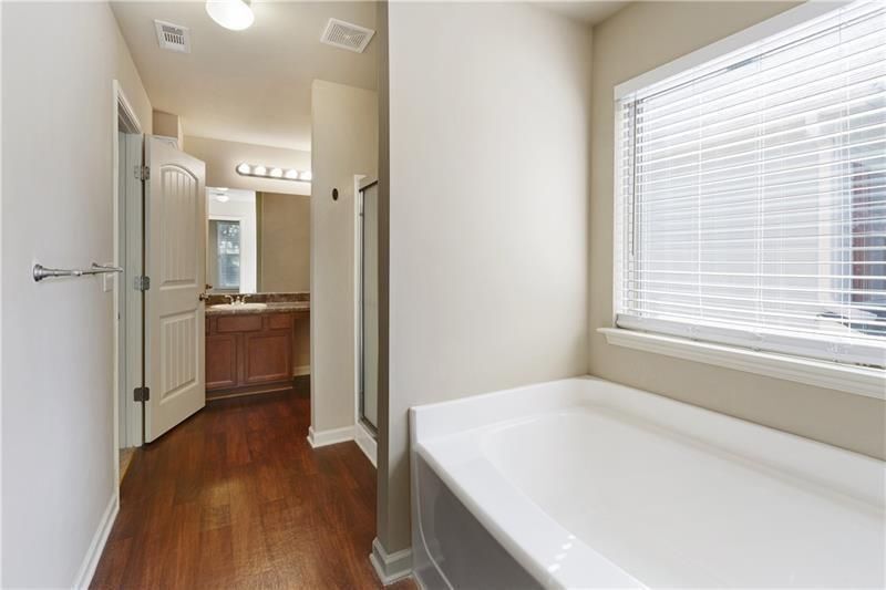 Building Photo - 302 Alcovy Way