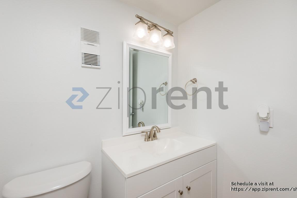 Building Photo - 7500 Sunshine Skyway Ln S