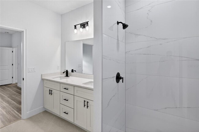 Building Photo - 1852 W Quaker Ln