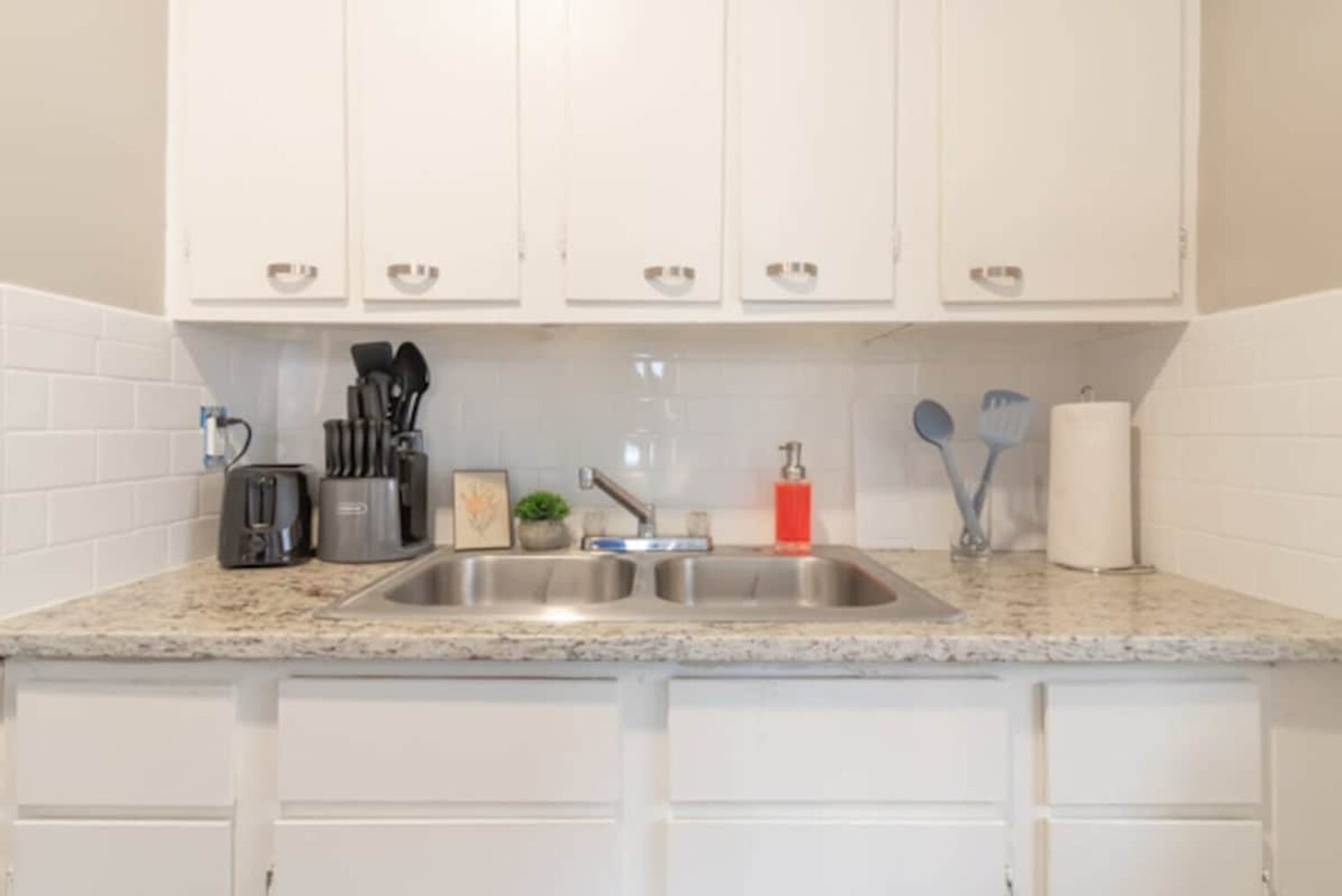 Building Photo - 3912 Crestview Dr