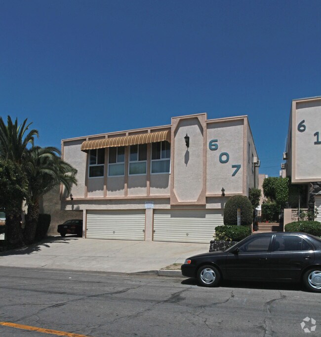 Building Photo - 607 E Providencia Ave