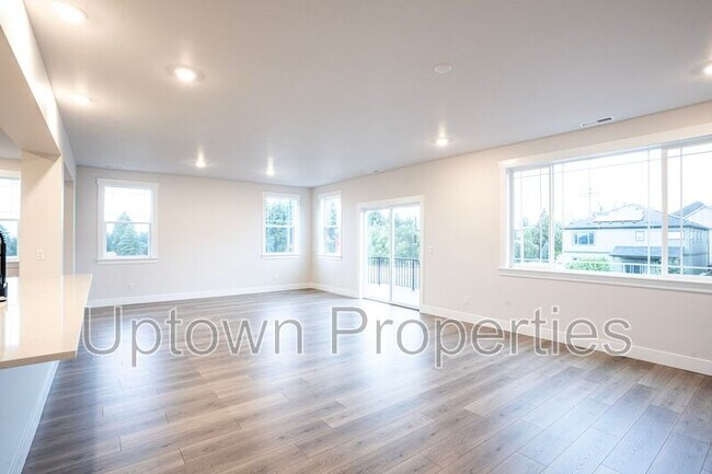 Building Photo - 16959 SW Leaf Ln