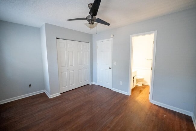 Building Photo - 944 Bonham Ave