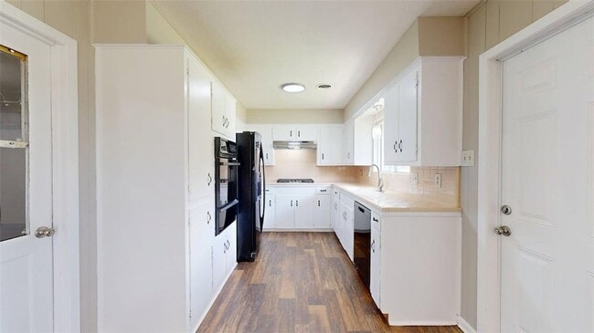 Building Photo - 302 Laurel St