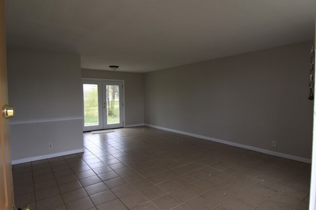 Building Photo - 3 Bedroom 2 Bath Home For Rent On Cunningh...