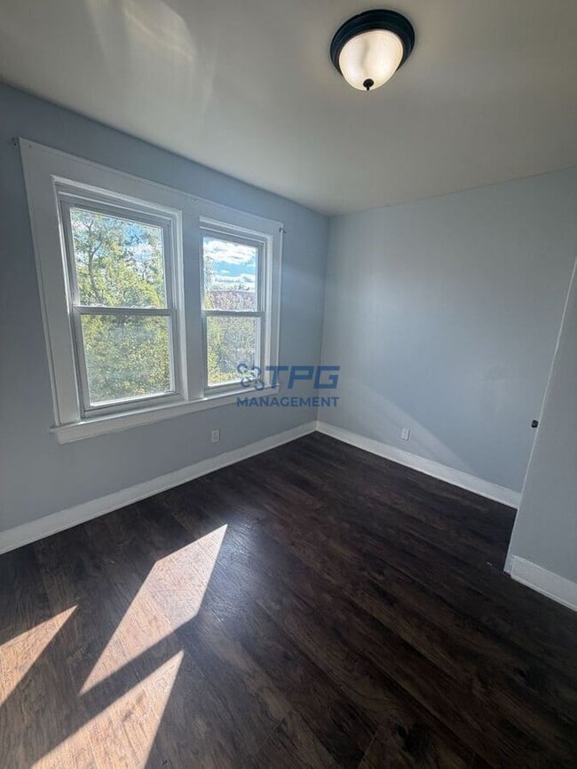 Building Photo - 134 Dewey St