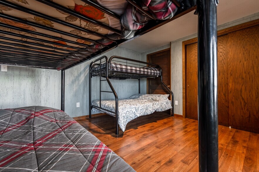 Building Photo - 6806 Sunset Strip NW