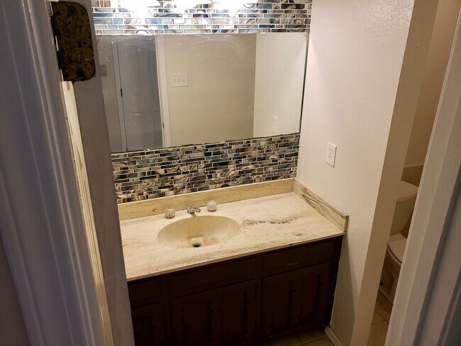 Building Photo - Spacious three-bedroom home for rent!