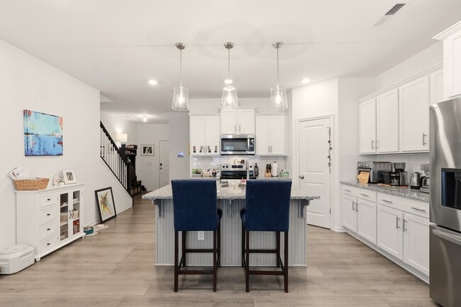 Building Photo - 17 Saltford Ln