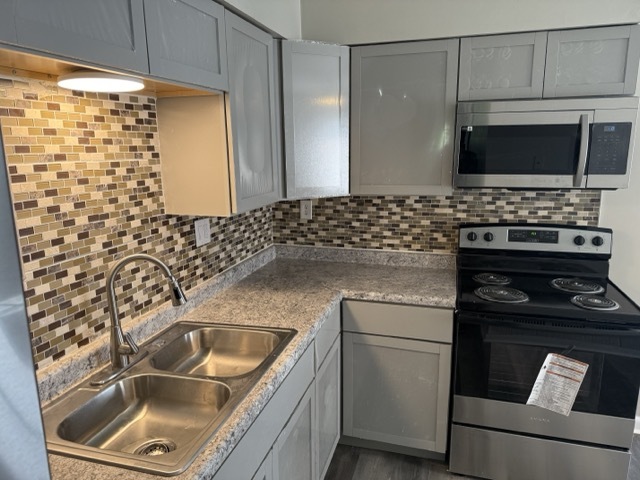 Kitchen 1 - 487 S Main St