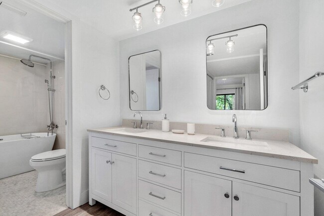 Building Photo - 11863 Wimbledon Cir
