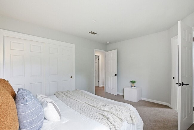 Building Photo - 62 Avalon Ct