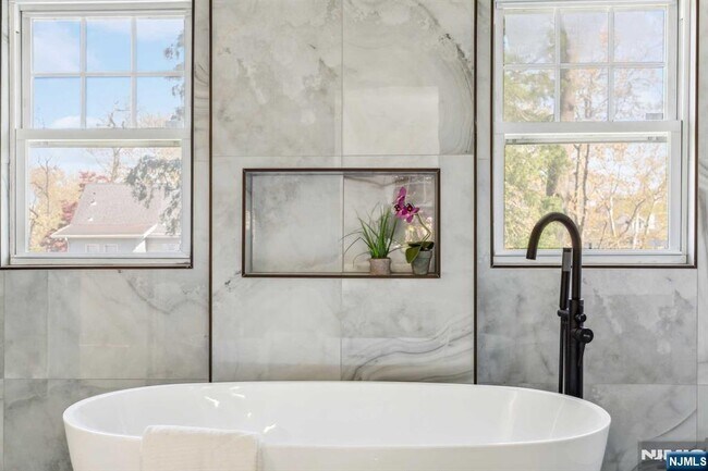 Building Photo - 648 East St