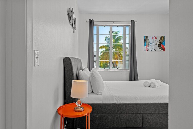 Building Photo - 750 Ocean Dr