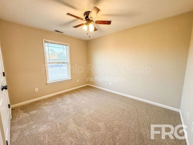 Building Photo - 200 Willow Pond Dr