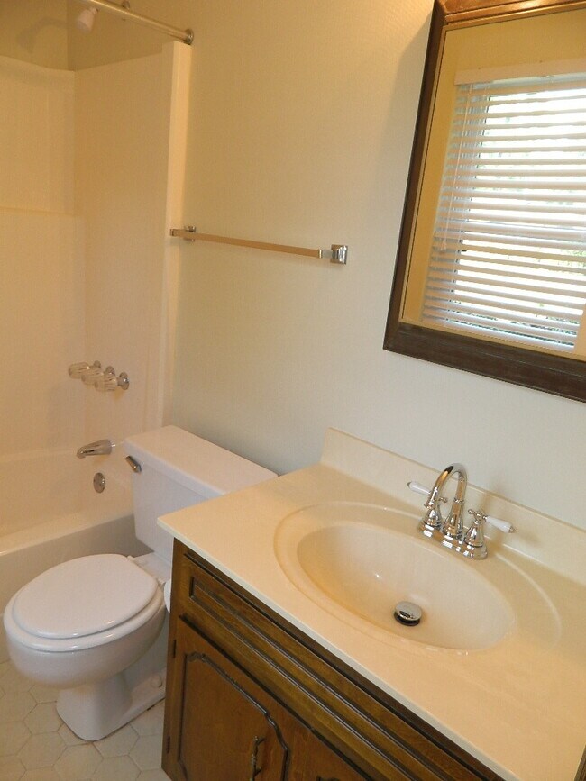 Building Photo - 3950 Braddock St