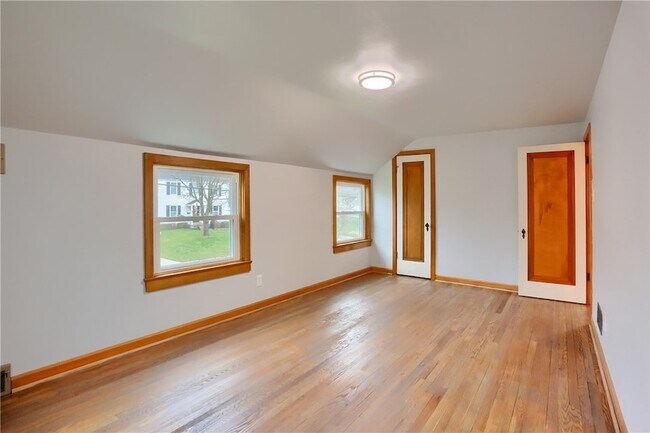 Building Photo - 740 Pershing St