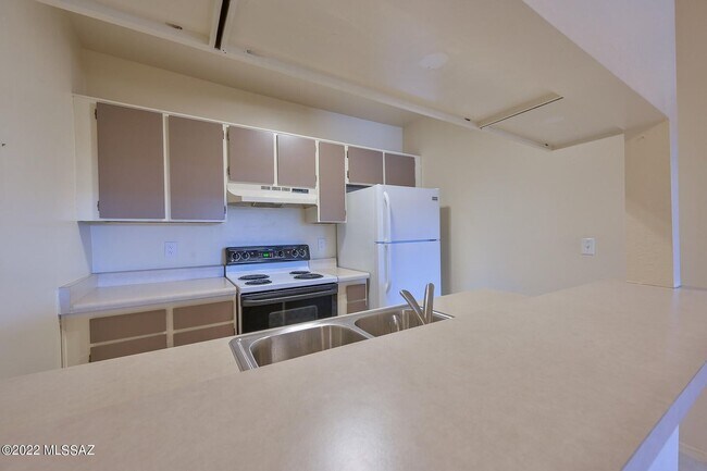 Building Photo - Eastside Condo