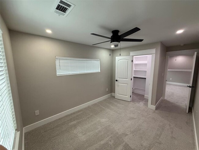 Building Photo - 201 N Vandeveer St