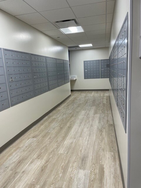 Building Photo - 300 N State St