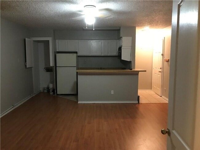 Building Photo - Excellent condo in Walnut with open floor ...