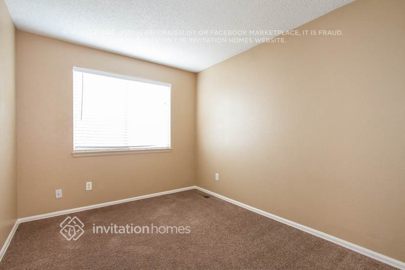 Building Photo - 14922 E 50th Dr
