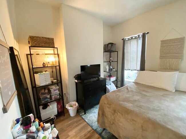 Building Photo - 96 Hammond St