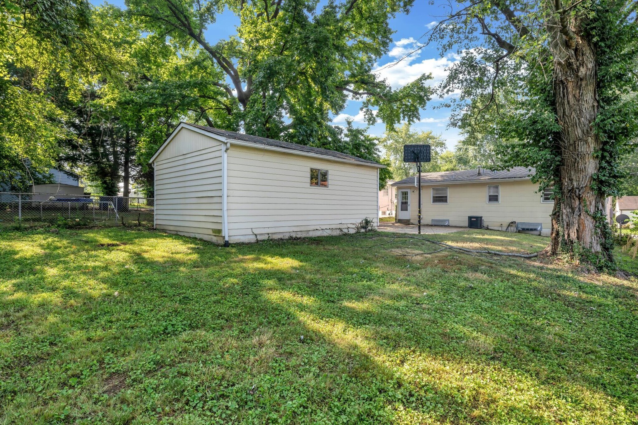Building Photo - 243 Reasor Dr