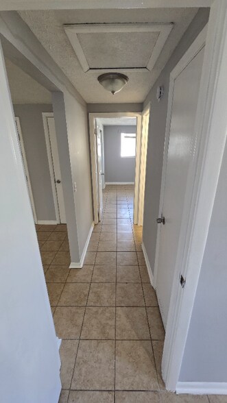 Building Photo - 825 Bradley Cir