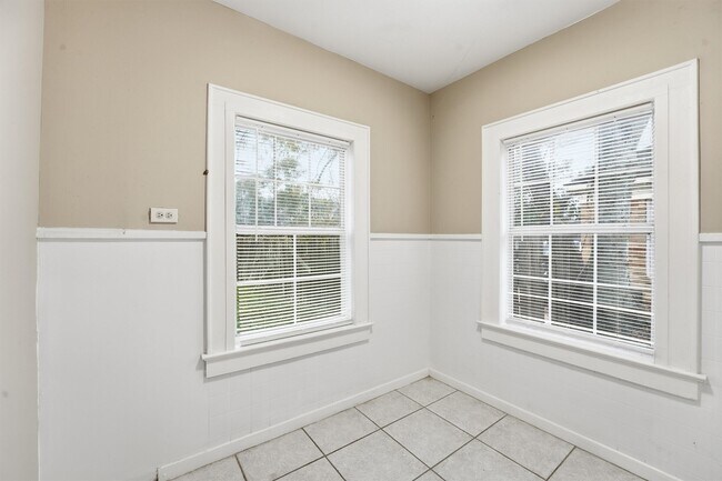 Building Photo - 144 Glendale St