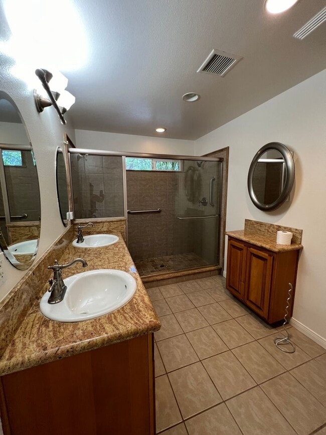 Building Photo - Charming 2 bedroom in Mockingbird Canyon!