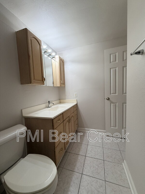 Building Photo - 3045 Walnut Bend Ln